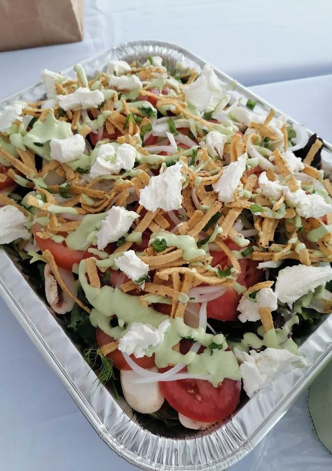 Una foto de Ensalada mexicana 🍅🍄🌰