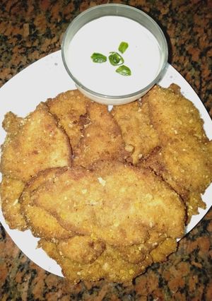 صورة لوصفة بانيه بخلطه كرسبي حار وسلطه زبادي بالخيار 😋🥒