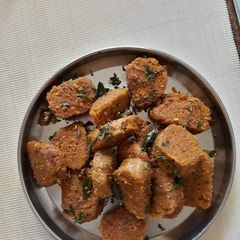 A picture of Dudhi muthiya (Bottle gourds muthiya).