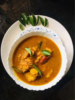 பாரம்பரிய கருணைகிழங்கு புளிக்குழம்பு(karunaikilangu pulikulambu recipe in tamil) செய்முறை முக்கிய புகைப்படம்
