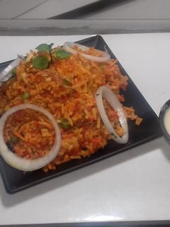 मटर दम बिरयानी (Matar Dum Biryani recipe in Hindi) रेसिपी मुख्य फोटो