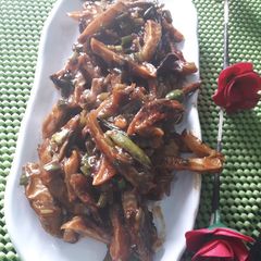 A picture of French fries with Chinese style.
