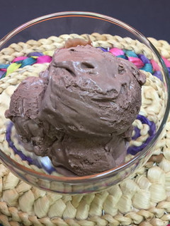 Una foto de Helado de chocolate casero (con tres ingredientes)