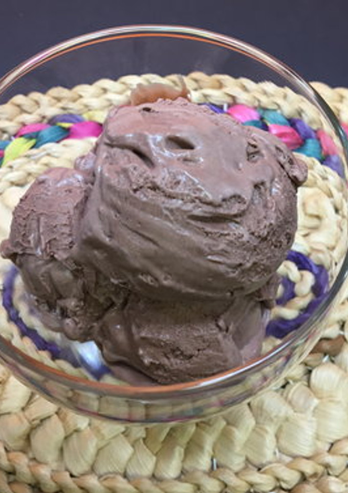 Una foto de Helado de chocolate casero (con tres ingredientes)