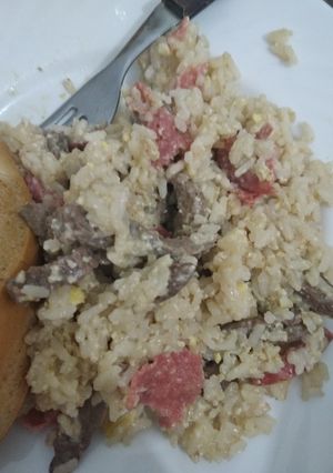 Una foto de Arroz con carne en tiras 🤤(con lo que tenía en casa)