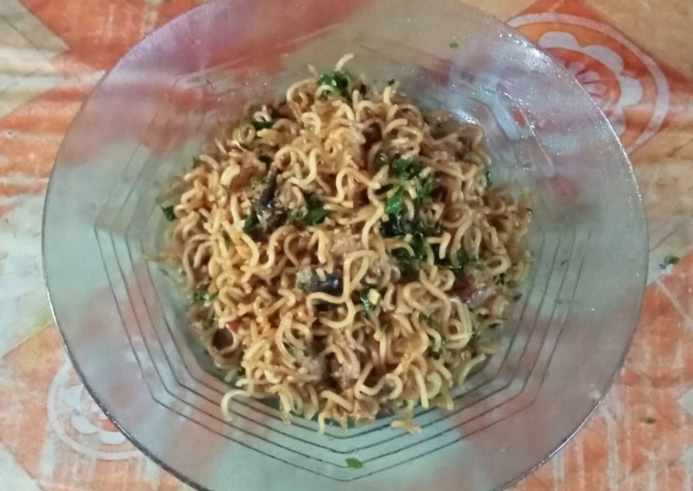 Mie goreng daun kelor