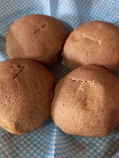 A picture of Whole wheat burger buns.