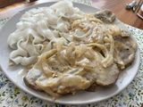 Filetes de seitán en salsa de cebolla y bebida de Almendras