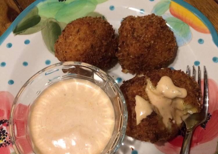 Mac &amp; Cheese Balls with Buffalo Ranch Dipping Sauce