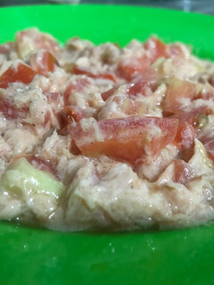 Una foto de Ensalada de Tomate y Atún