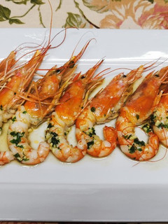 Una foto de Gambones al horno