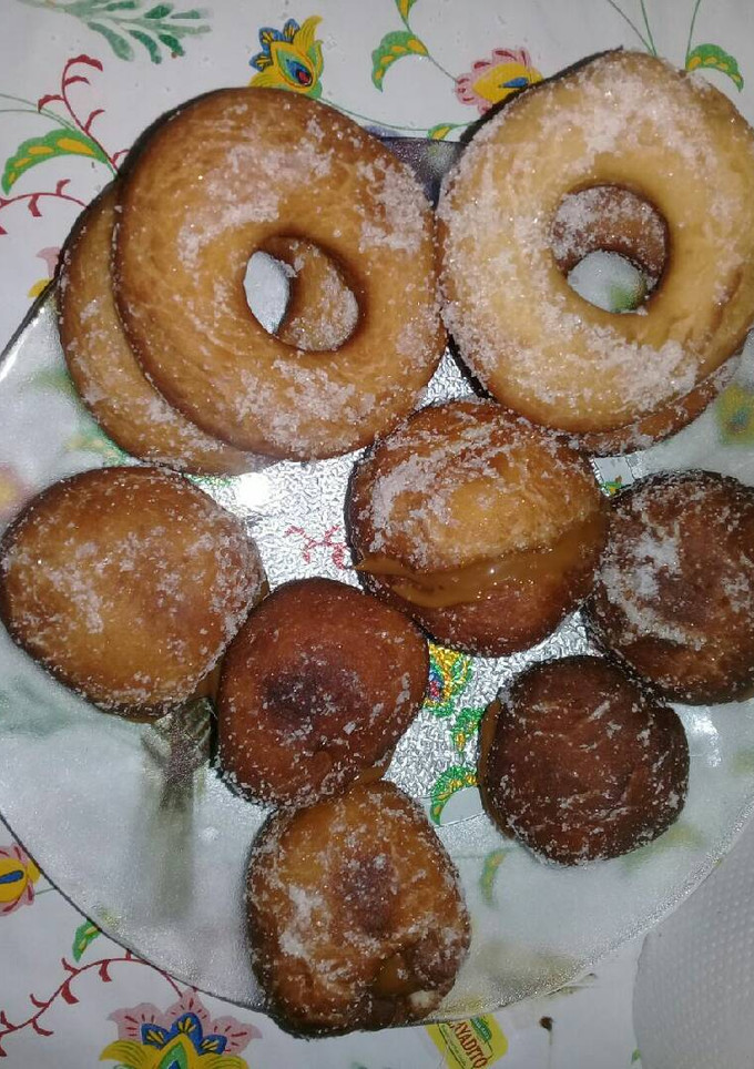 Una foto de Rosquitas y bolitas de frailes rellenas de dulce de leche!!!
