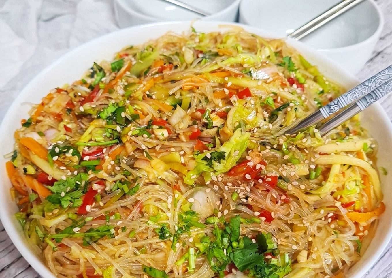 Noodles de arroz con salsa china de chili