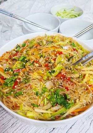 Una foto de Noodles de arroz con salsa china de chili