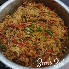 A picture of Hongkong Noodles Chicken.