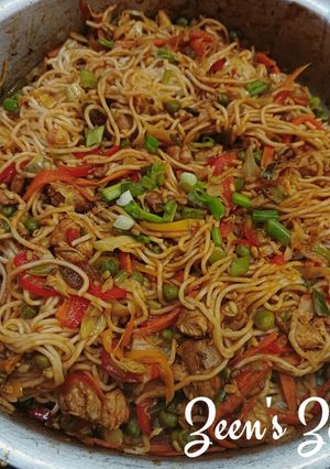 A picture of Hongkong Noodles Chicken.
