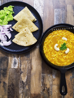 કાજુ ગાંઠિયા શાક (Kaju Ganthiya Shak recipe in Gujarati) રેસીપી મુખ્ય ફોટો