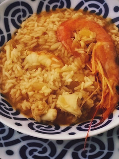 Una foto de Arroz caldoso con langostinos y calamares