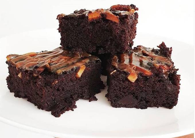 Chocolate Brownie With Salted Caramel Drizzle Recipe By Malaysian ...