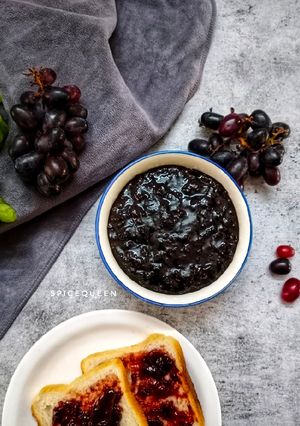 A picture of Black Grapes Jam.