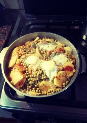 Una foto de Pollo con papas a la cacerola