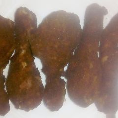 A picture of Crunchy and juicy drumsticks.