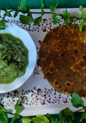 A picture of Spinach Paratha.