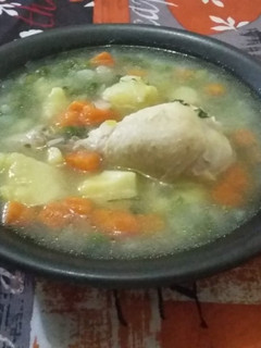 Una foto de Caldo de Gallina 🐔