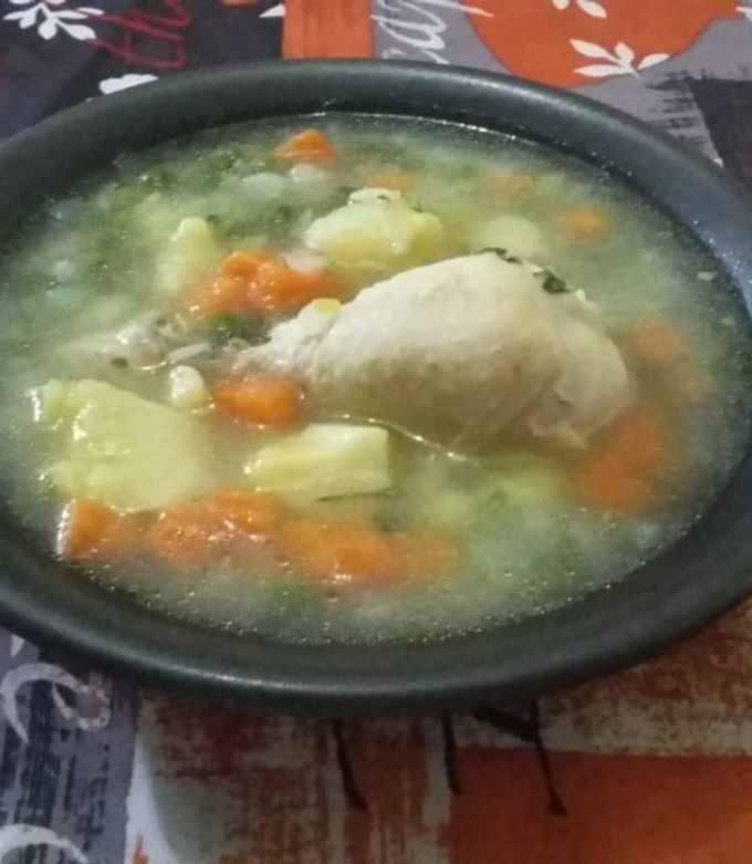 Una foto de Caldo de Gallina 🐔