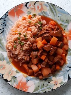 Una foto de Carne con verduras en achiote 🥘