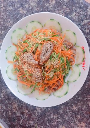 Hình của món #nộmthịtrán.