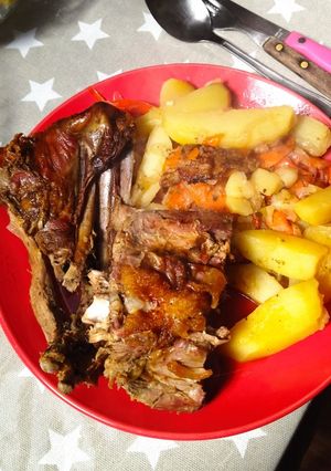 Una foto de Estofado de cordero asado al vino🍷