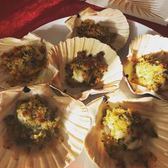 A picture of Grilled scallops with gratin.