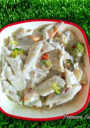 क्रीमी व्हाइट सॉस पास्ता(creamy white sauce pasta in hindi) रेसिपी मुख्य फोटो