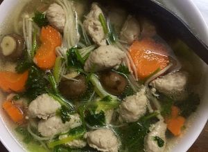 Hình của món Canh giò sống nấm.