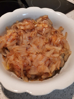 Una foto de Bacalao con cebolla caramelizada
