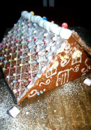A picture of Gingerbread house.