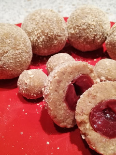 Gesztenyés meggyes golyó recept fotója