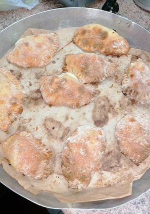 Φωτογραφία της συνταγής 🥟 Τυροπιτάκια και λουκανοπιτάκια με κέτσαπ 🥟