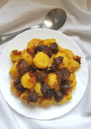 A picture of Peanut Butter Matoke With Fried Liver.