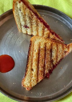A picture of Beetroot and potato sandwich.