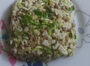 Una foto de Ensalada de lentejas, berro y arroz