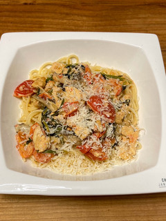 A picture of Spaghetti with Chicken Tomato and Spinach.