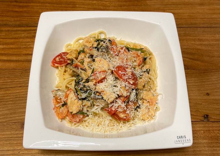 Steps to Prepare Speedy Spaghetti with Chicken Tomato and Spinach