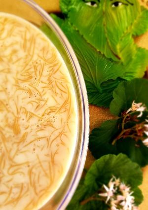 A picture of Sewiyan with jaggery syrup.