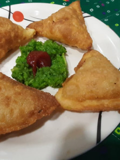 સમોસા (samosa recipe in Gujarati) રેસીપી મુખ્ય ફોટો
