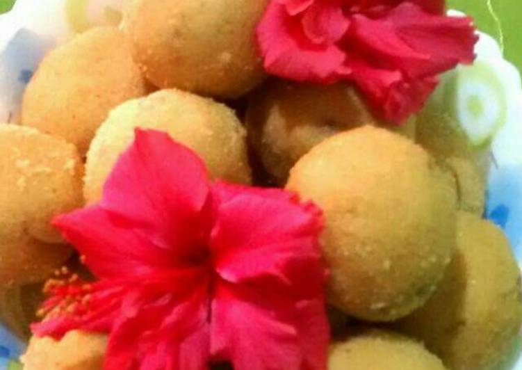 Recipe of Favorite Besan dry fruits laddu