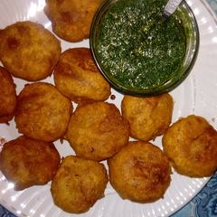 A picture of Aloo chop.