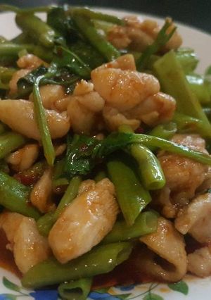 รูปของ ผัดพริกแกงผักบุ้งไก่