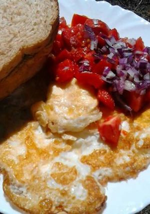 A picture of Omelette, Kachumbari and Bread.